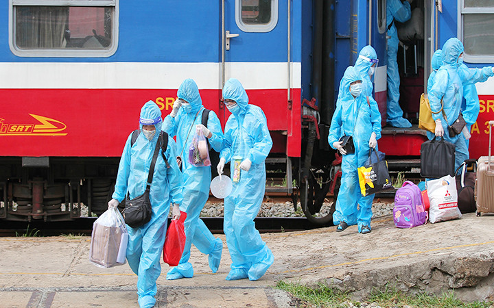 Tổ chức chặt chẽ việc đưa, đón người từ vùng dịch về quê -0