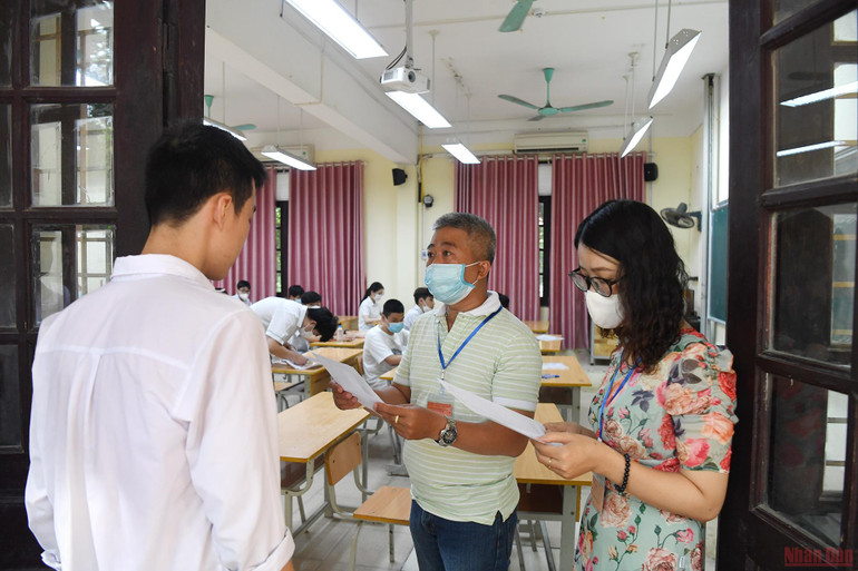 Học sinh Hà Nội bước vào môn thi đầu tiên kỳ tuyển sinh lớp 10 THPT -0