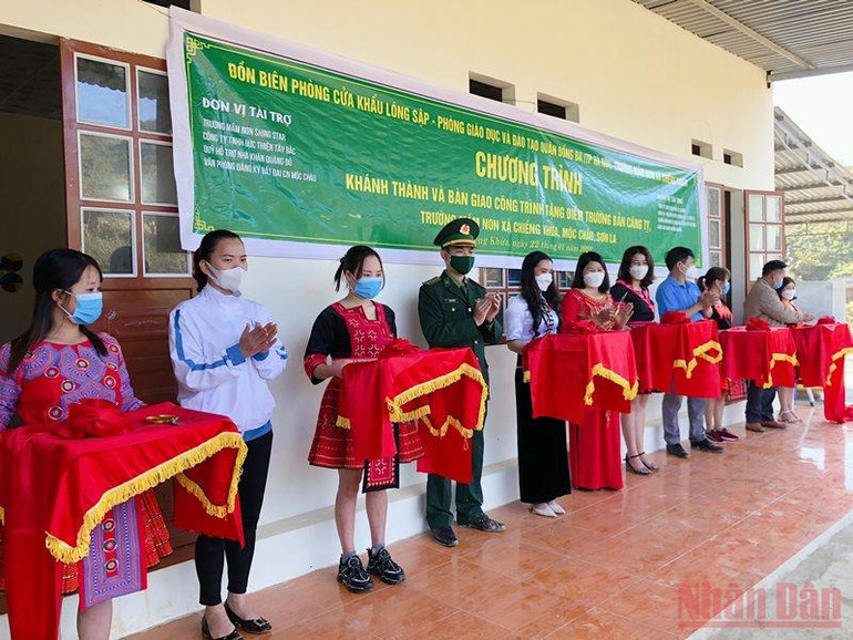 Xây dựng “Bếp ăn yêu thương” cho trẻ em nghèo biên giới -0