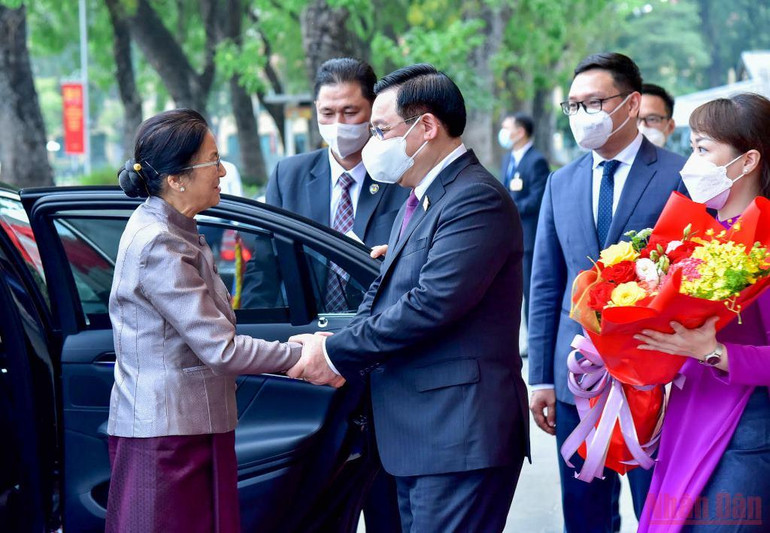 Hình ảnh Chủ tịch Quốc hội Vương Đình Huệ tiếp Phó Chủ tịch nước Lào Pany Yathotou -0