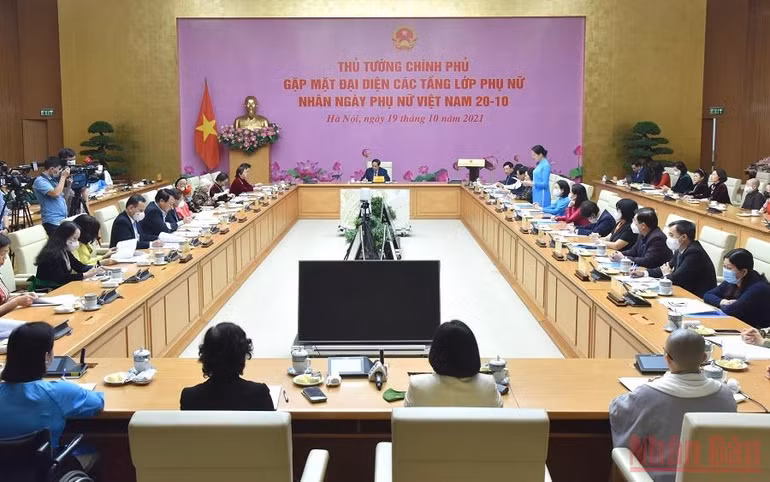 Phụ nữ Việt Nam luôn tỏa sáng truyền thống nhân hậu, đảm đang, trí tuệ và cống hiến -0