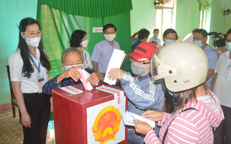 Cử tri cả nước nô nức đi bầu cử, thực hiện quyền công dân thiêng liêng -0