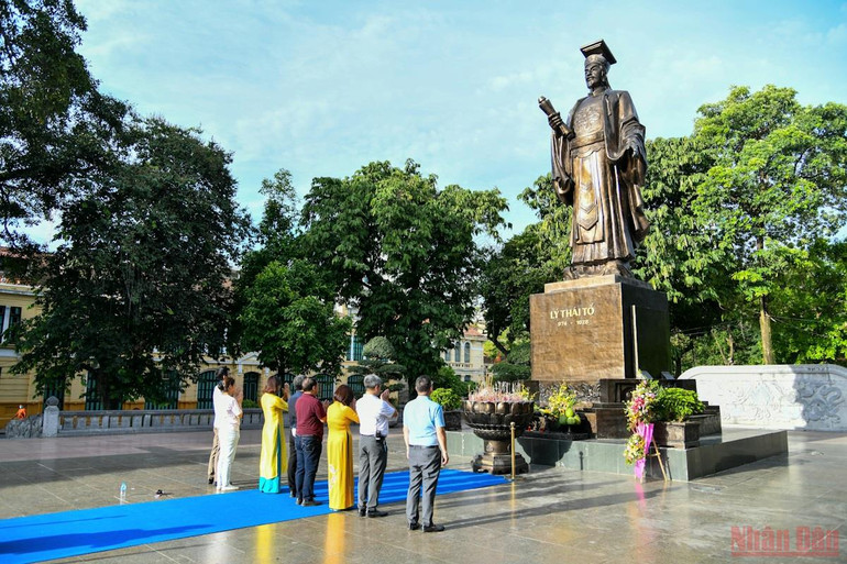 Lễ cung rước Tôn thần Đông trấn Thăng Long -0