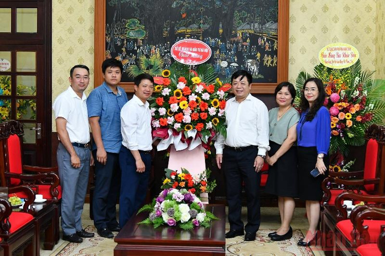 Các đơn vị thăm, chúc mừng Báo Nhân Dân nhân Ngày Báo chí cách mạng Việt Nam -0