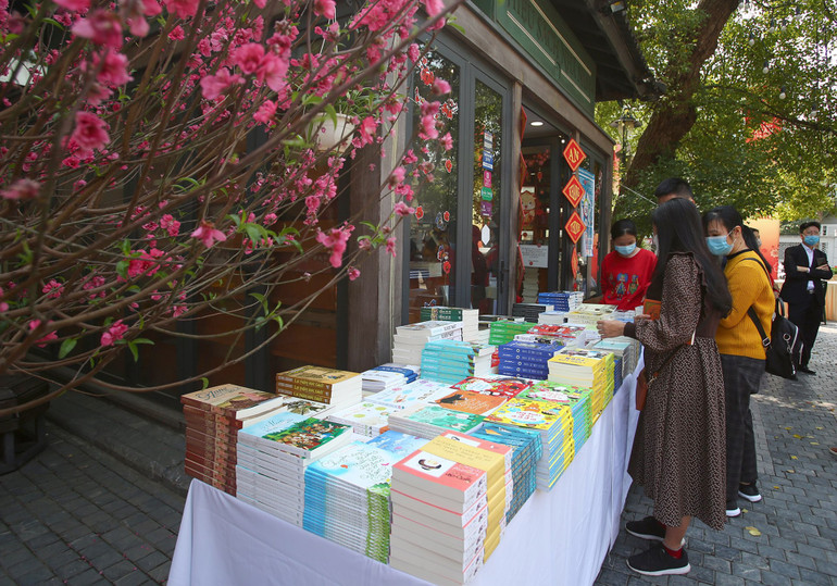 Khai Xuân với Phố Sách Hà Nội -0