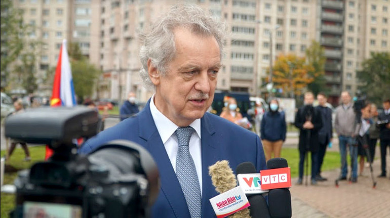 Giám đốc Sở Ngoại vụ E. Grigoriev khẳng định, Lễ đặt phiến đá đánh dấu một sự kiện lịch sử và có ý nghĩa với cả hai nước. Biểu tượng mới của tình hữu nghị Việt – Nga -0