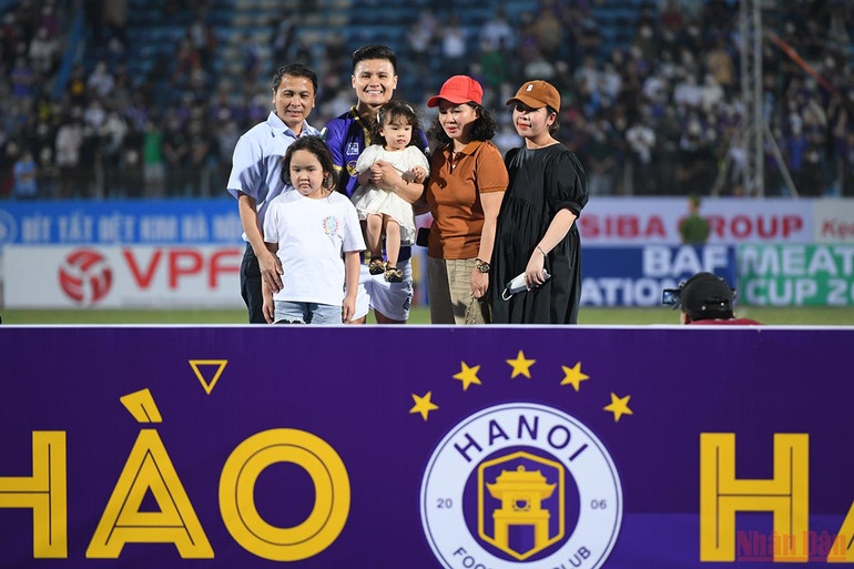 CLB Hà Nội giành chiến thắng đậm trong ngày chia tay Quang Hải -0