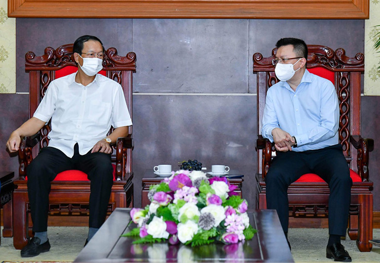 Chủ tịch nước gửi lẵng hoa, các bộ, ngành, đơn vị tới thăm, chúc mừng Báo Nhân Dân nhân ngày báo chí 21-6 -0