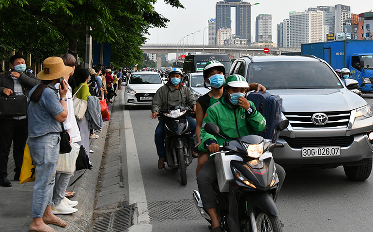 Giao thông ùn tắc tại các khu vực cửa ngõ Thủ đô trước ngày nghỉ lễ -0