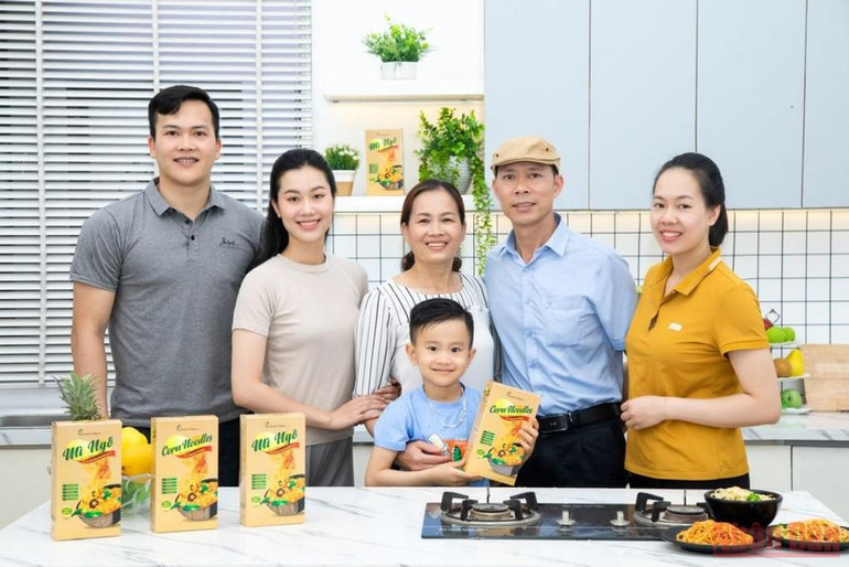Nhờ cây ngô, ông Hoan, bà Nhung đã nuôi ba đứa con - mỗi đứa 16 năm ăn học. Giờ đây, hai cô con gái của ông bà đã đưa cây ngô của người Nùng ra thế giới như một cách tri ân. Bài ca của Đất -0