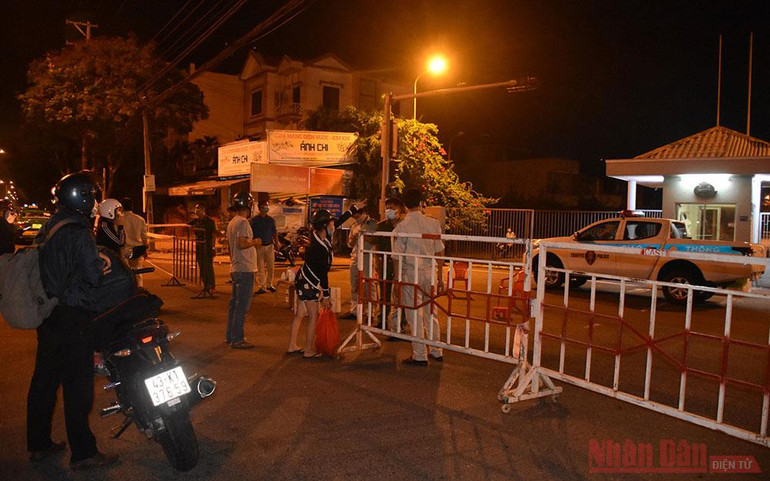 Phong toả KCN An Đồn, lấy mẫu xét nghiệm xuyên đêm -0