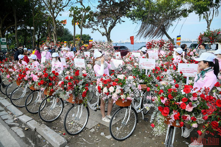 Thị trường quà tặng Valentine 2022: Đa dạng sản phẩm, mua sắm online lên ngôi -0