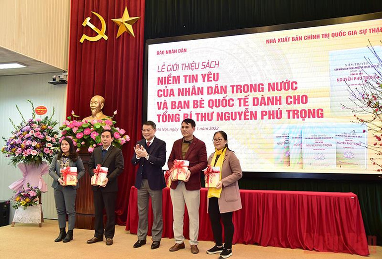 Giới thiệu cuốn sách “Niềm tin yêu của nhân dân và bạn bè quốc tế dành cho Tổng Bí thư Nguyễn Phú Trọng” -0