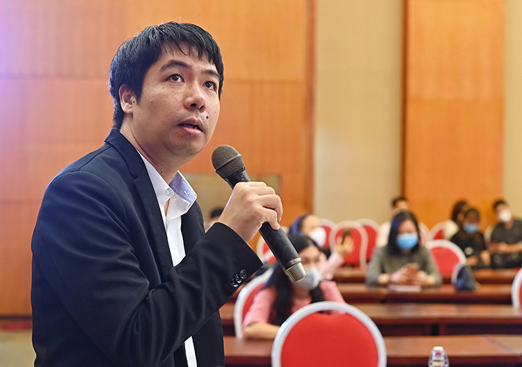 Ông Trần Thế Trung, Viện trưởng Viện Nghiên cứu công nghệ FPT. Ảnh: GIANG HUY - VnExpress. Chuyên gia hiến kế giải pháp ứng dụng AI trong đại dịch -0