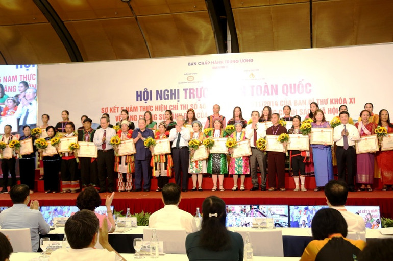 Hơn 2,1 triệu lượt hộ thoát nghèo bền vững -0