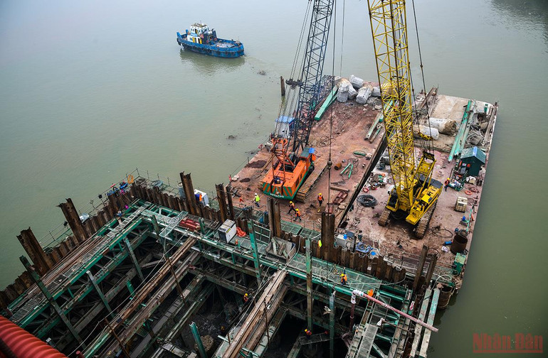 Đẩy nhanh tiến độ thi công cầu Vĩnh Tuy 2 trong năm 2022 -0