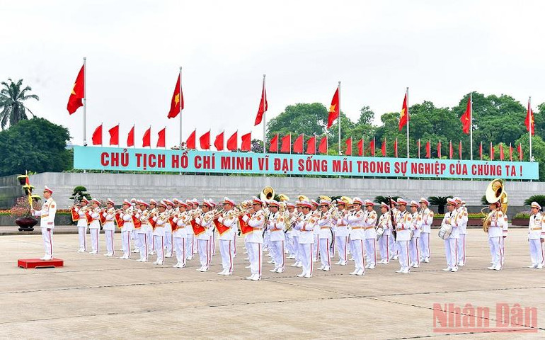 Đội quân nhạc cử hành quốc thiều trên Quảng trường Ba Đình. Lãnh đạo Đảng, Nhà nước vào Lăng viếng Chủ tịch Hồ Chí Minh -4