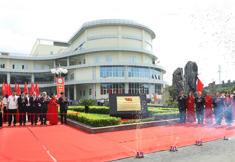 Nghi thức gắn biển công trình chào mừng Đại hội Đảng bộ tỉnh Sơn La lần thứ 15, nhiệm kỳ 2020-2025. 029a9956.jpg -0