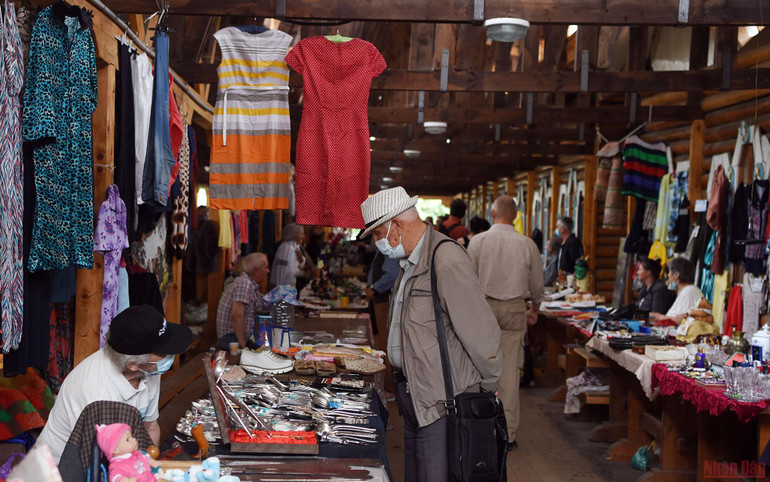 Check-in khu chợ bán đồ lưu niệm đầy màu sắc ở Moskva -1