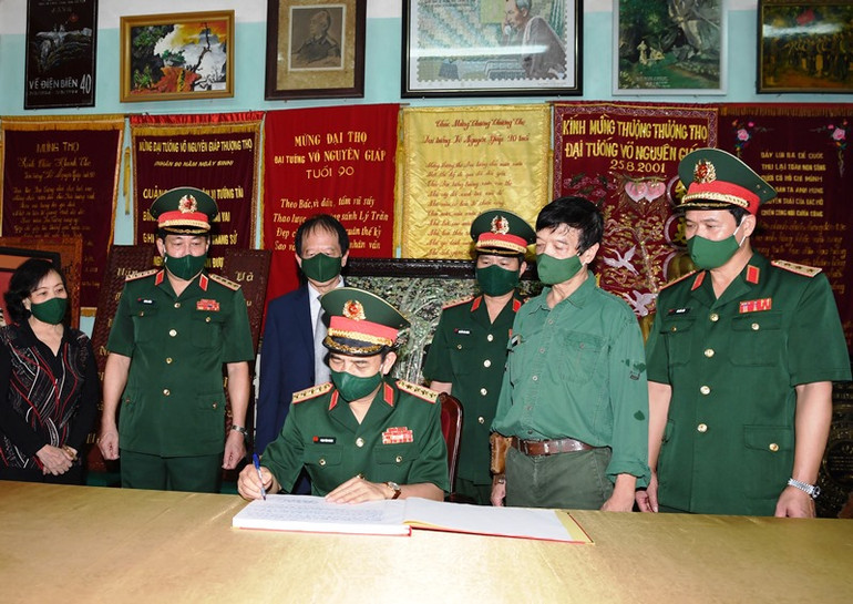 Quân ủy Trung ương - Bộ Quốc phòng dâng hương tưởng niệm Đại tướng Võ Nguyên Giáp -0