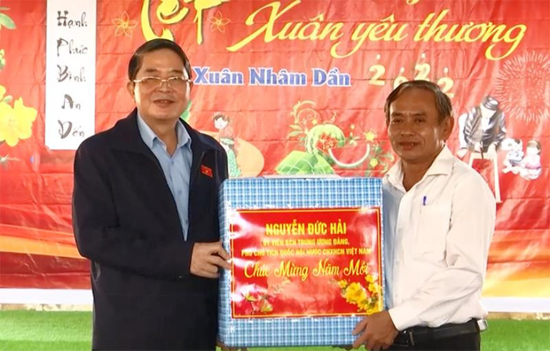 Phó Chủ tịch Quốc hội Nguyễn Đức Hải thăm, tặng quà tại Quảng Nam -0