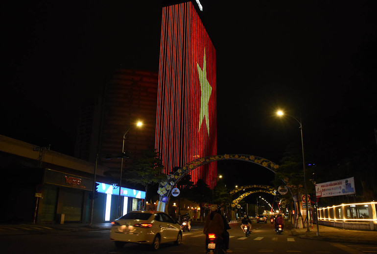 Người dân Đà Nẵng mua lộc may mắn đầu năm -0