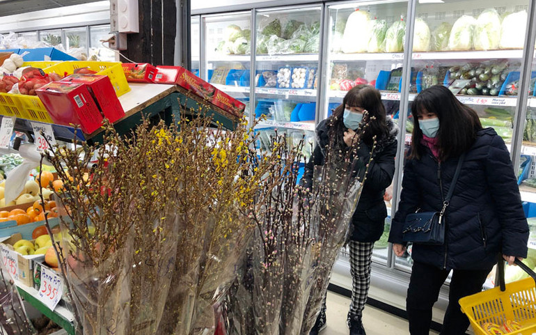 Đi chợ Tết Tân Sửu ở Paris -0