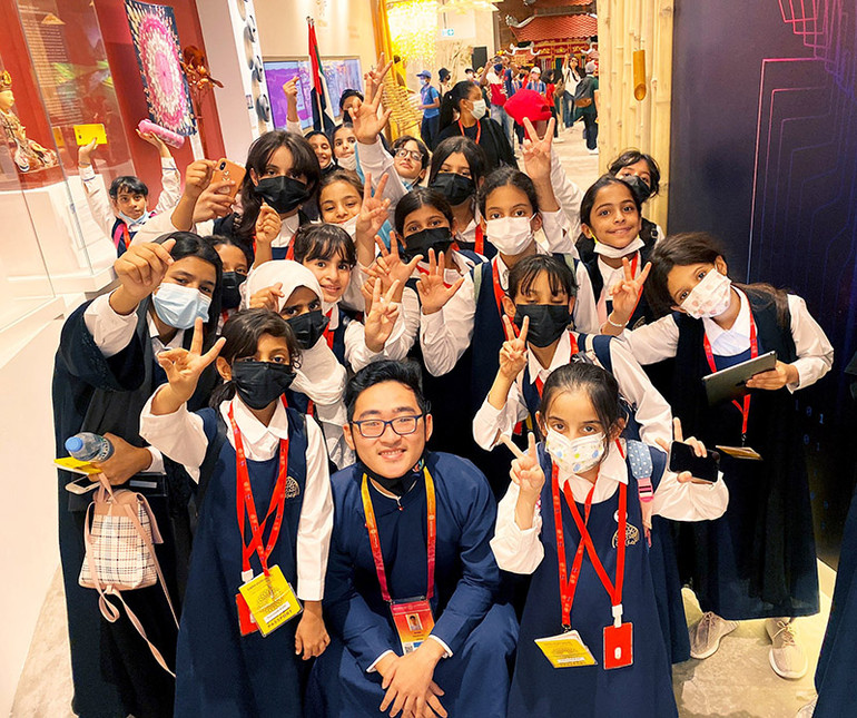 Nhà Triển lãm Việt Nam thường xuyên đón các đoàn học sinh, sinh viên UAE tới thăm quan. (Ảnh: Vietnam EXPO 2020 Dubai) Truyền thông quốc tế đưa tin đậm nét về Nhà Triển lãm Việt Nam tại EXPO 2020 -0