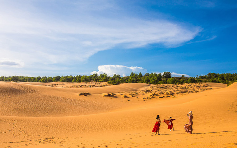 Mũi Né cũng nổi tiếng với những cồn cát ấn tượng (Ảnh: VietnamTourism) Mũi Né nằm trong danh sách 10 bãi biển tốt nhất thế giới -0