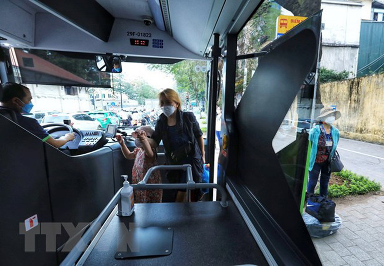 Hình ảnh các tuyến xe buýt điện ở Hà Nội vận hành ổn định -0