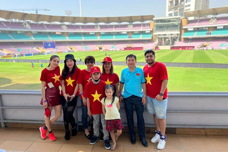 Đội tuyển nữ cảm ơn Tổng Lãnh sự quán Việt Nam tại Mumbai và kiều bào đang sinh sống tại Ấn Độ -0