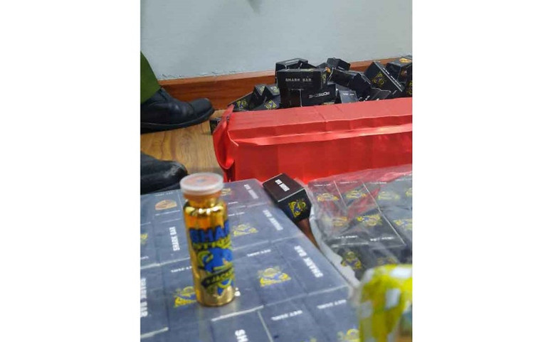 Phát hiện hàng nghìn lọ, gói ma túy dạng nước biển và trà -0