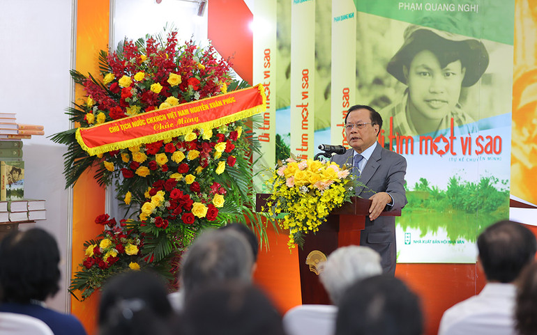 Ra mắt sách “Đi tìm một vì sao” của tác giả Phạm Quang Nghị -0