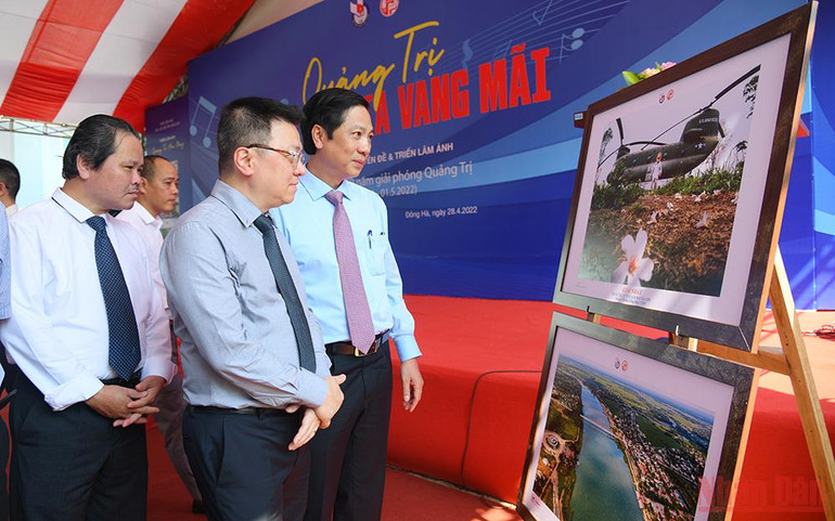 Trưng bày 81 tác phẩm ảnh, 50 tài liệu, hiện vật lịch sử báo chí  tại Quảng Trị -0