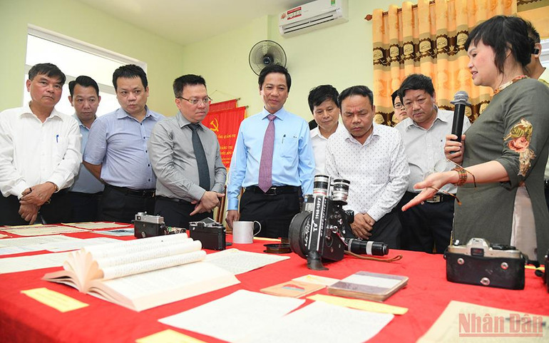 Trưng bày 81 tác phẩm ảnh, 50 tài liệu, hiện vật lịch sử báo chí  tại Quảng Trị -0