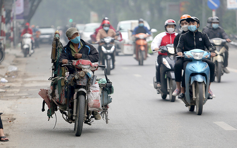 Xe máy “đồng nát” tung hoành trên đường phố Hà Nội -2