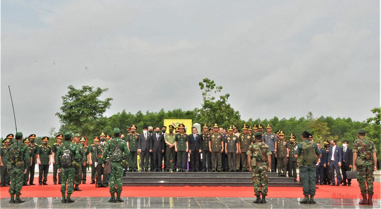 Tăng cường quan hệ quốc phòng Việt Nam-Campuchia -0