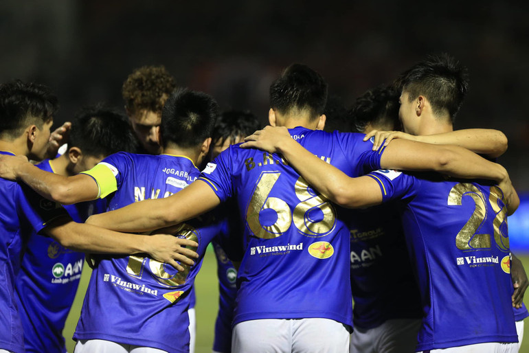 Hà Nội thắng TP Hồ Chí Minh 3-0, Hùng Dũng dính chấn thương nghiêm trọng -0