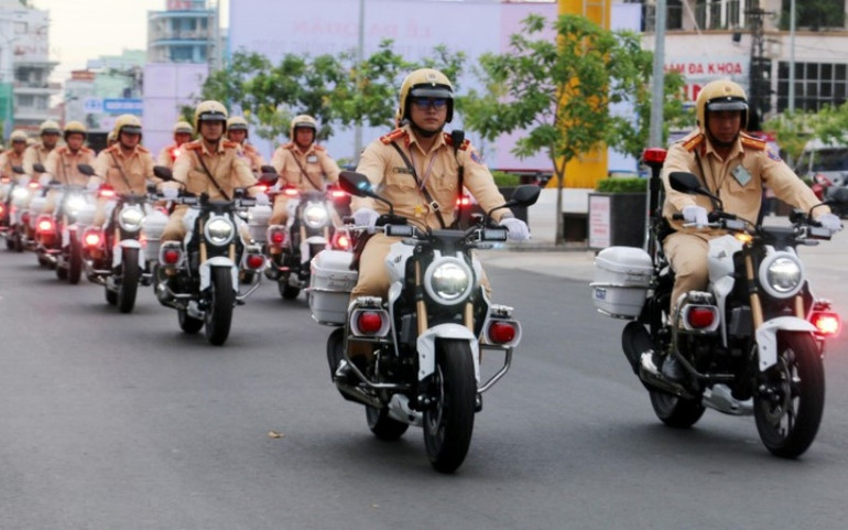 Công bố 13 số điện thoại “nóng” về an toàn giao thông -0