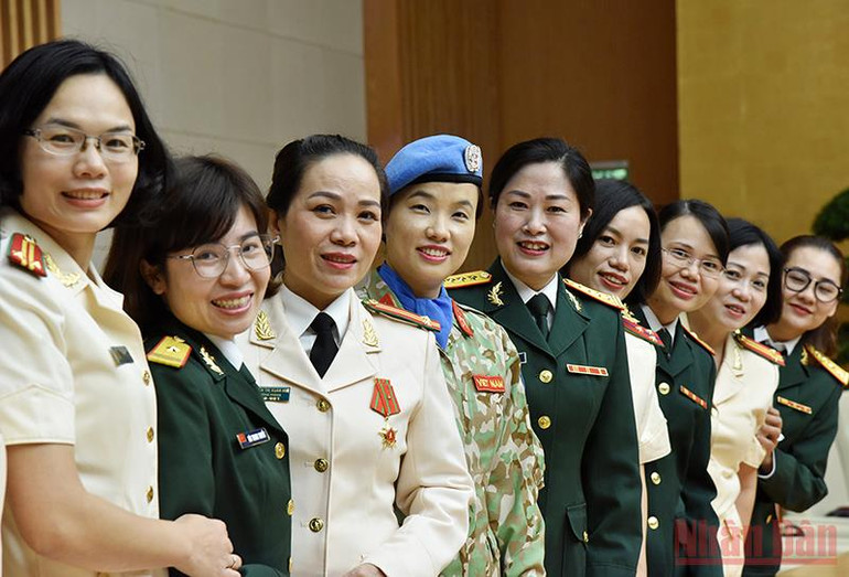 Thủ tướng Phạm Minh Chính gặp mặt các đại biểu phụ nữ tiêu biểu -0