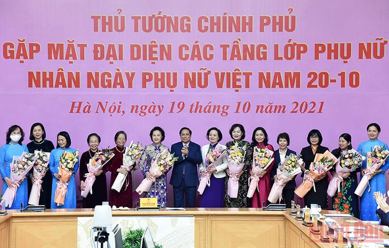 Thủ tướng Phạm Minh Chính gặp mặt các đại biểu phụ nữ tiêu biểu -0
