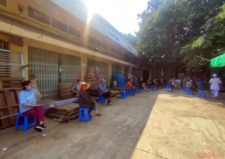 Phong tỏa toàn bộ chợ Long Biên sau khi phát hiện thêm ca F0 -3