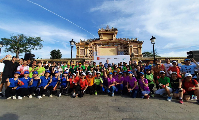 Hàng trăm người dân tham gia hưởng ứng sự kiện “Đạp xe - Câu chuyện về lộ trình xanh” tại thành phố Huế. Huế phát triển xanh gắn với mô hình thành phố xe đạp -0