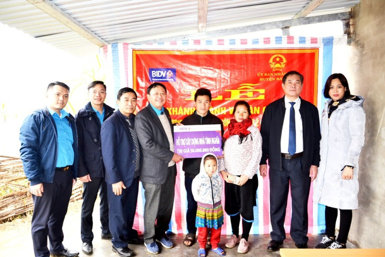 Bàn giao 80 nhà kiên cố cho hộ nghèo các tỉnh miền núi phía bắc -0