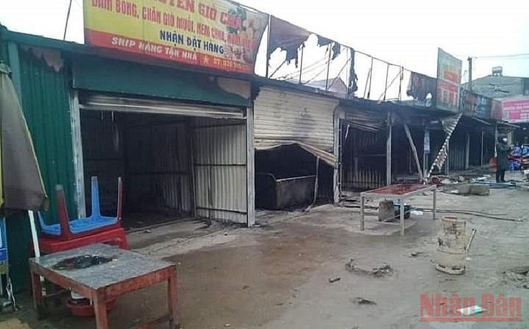 Cháy chợ huyện Quản Bạ -0