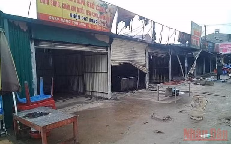 Cháy chợ huyện Quản Bạ -0