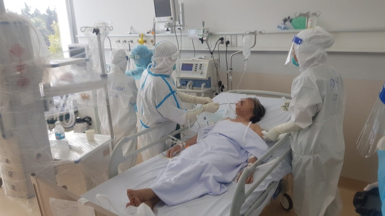 Mặt trận điều trị bệnh nhân Covid-19 đang gặp nhiều khó khăn vì thiếu nhân lực y tế. Tiếp sức và chia lửa vì miền nam thân yêu -0