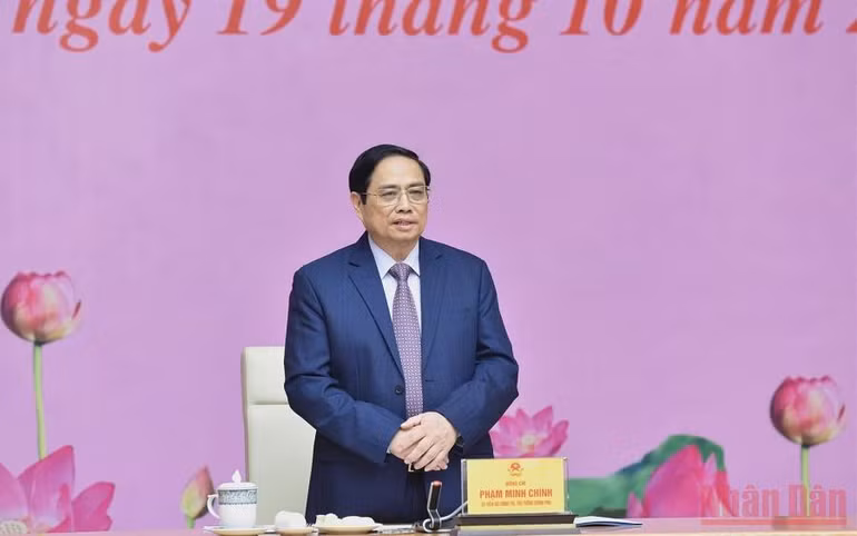 Phụ nữ Việt Nam luôn tỏa sáng truyền thống nhân hậu, đảm đang, trí tuệ và cống hiến -0