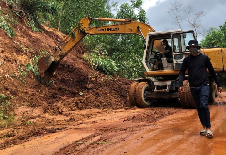 Mưa lớn gây sạt lở tuyến đường Bình Phước đi Lâm Đồng -0