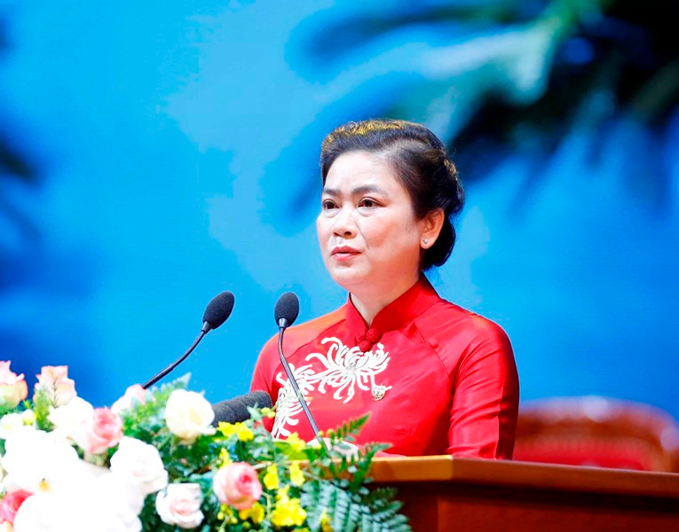 Phó Chủ tịch Thường trực Hội Liên hiệp Phụ nữ Việt Nam Đỗ Thị Thu Thảo khóa XII trình bày Báo cáo tóm tắt của Ban Chấp hành Trung ương Hội Liên hiệp Phụ nữ Việt Nam khóa XII. (Ảnh: TTXVN) Xây dựng xã hội tốt đẹp trên nền tảng tôn trọng, tôn vinh, chăm lo, bảo vệ phụ nữ -0